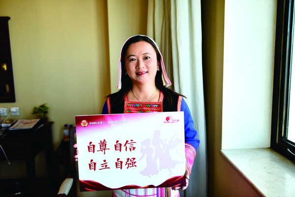 Cadre Helps Villagers Escape Poverty, Live Happy Lives
