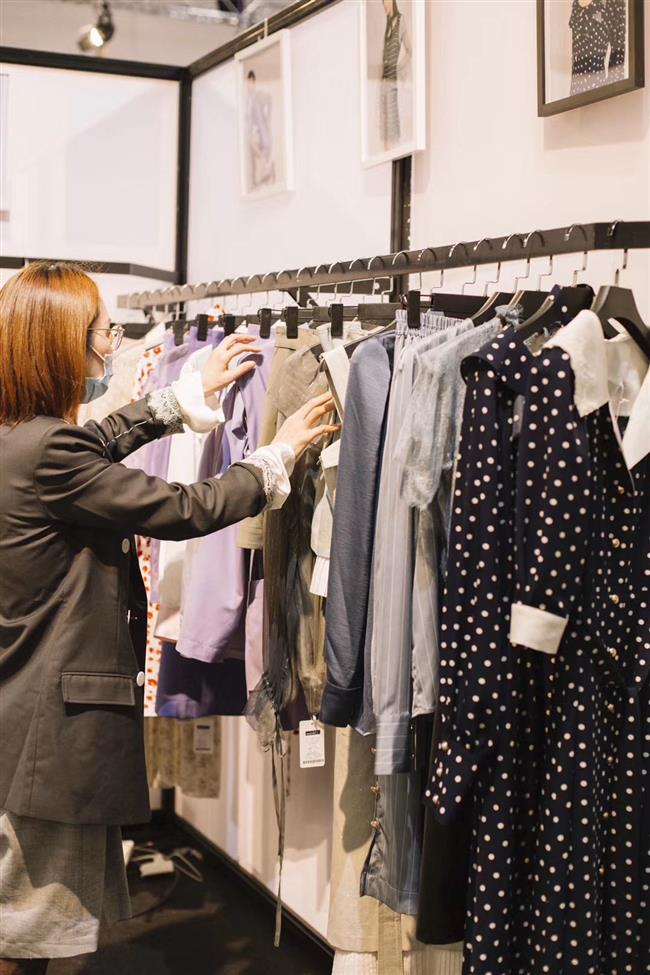 Fashion brands go online to beat pandemic