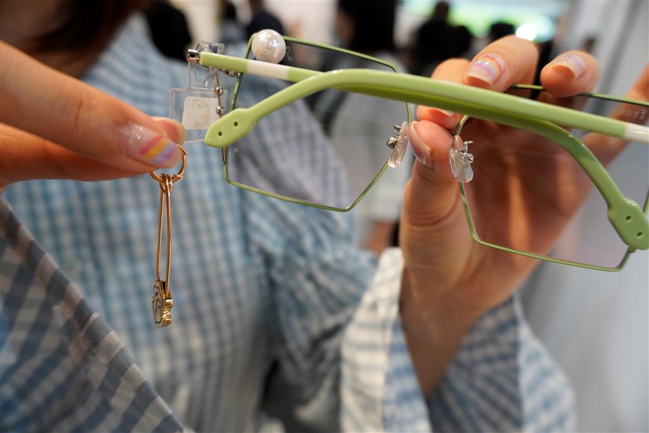 Fashion brands go online to beat pandemic