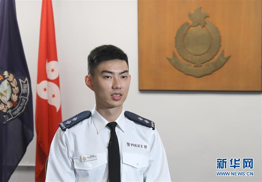 （港澳台·香港故事·图文互动）（3）网红帅港警卓Sir：温暖和辛酸并存的艰难之路