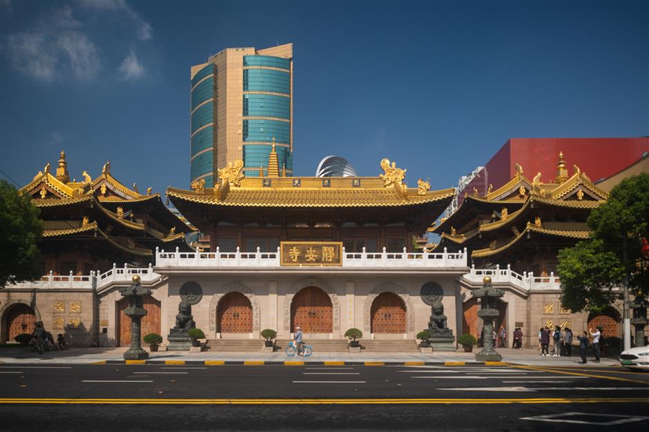 discover jing an temple district