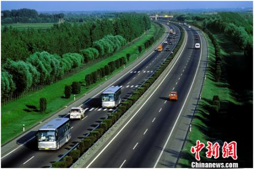 资料图:京津塘高速公路天津段. 招商公路京津塘高速分公司供图